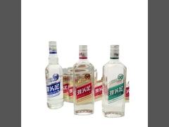 Zelfklevend etiket en etiket voor wijnflessen