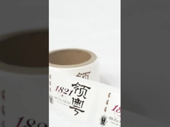 Gepersonaliseerde etiketten op wijnflessen